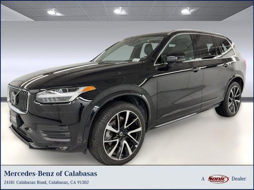 2022 Volvo XC90 T6 Momentum