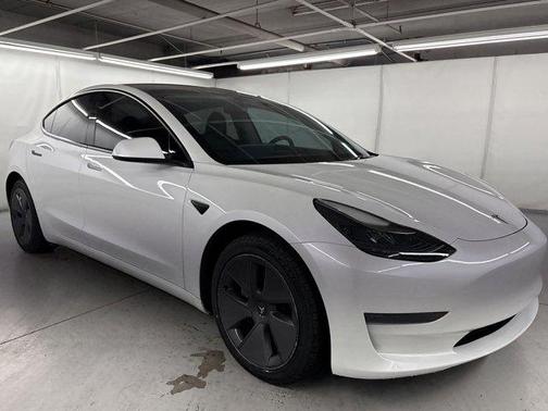 Pearl White Multi-Coat 2023 Tesla Model 3 Standard Range