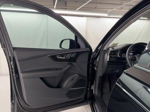 2022 Audi Q7 45 Premium Plus