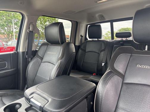 2023 RAM 2500 Laramie Crew Cab 4x4 6'4' Box