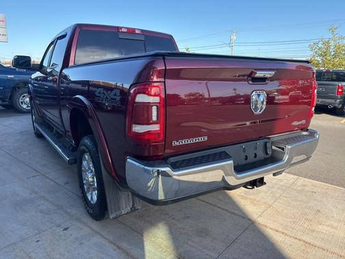 2020 RAM 2500 Laramie Crew Cab 4X4 6'4' Box