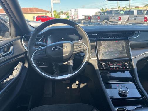 Bright White Clearcoat 2023 Jeep Grand Cherokee Altitude