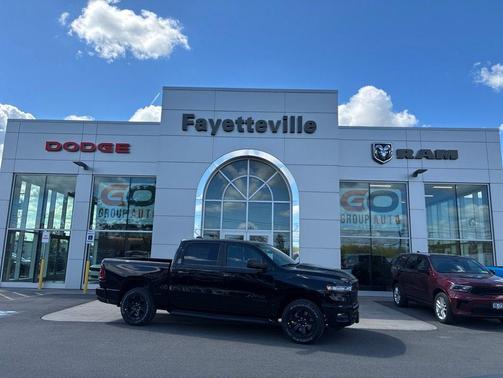 Diamond Black Crystal Pearlcoat 2026 RAM 1500 Express
