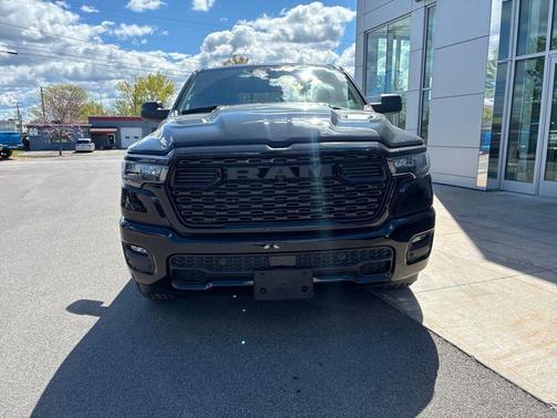 Diamond Black Crystal Pearlcoat 2026 RAM 1500 Express