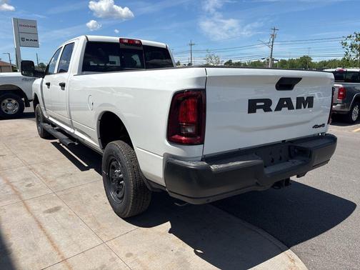 Bright White Clearcoat 2026 RAM 2500 Tradesman Crew Cab 4x4 8' Box