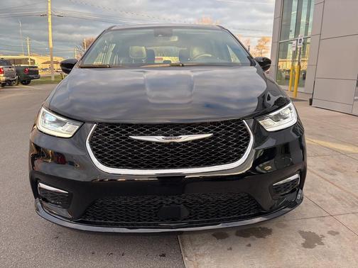 2025 Chrysler Pacifica L