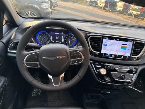 2025 Chrysler Pacifica L