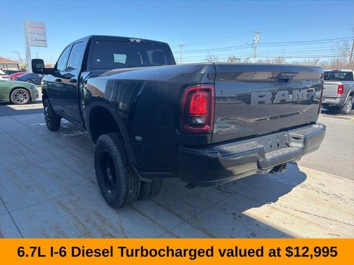 Diamond Black Crystal Pearlcoat 2026 RAM 3500 Big Horn Crew Cab 4x4 8' Box