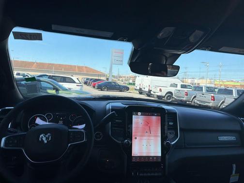 Diamond Black Crystal Pearlcoat 2026 RAM 3500 Big Horn Crew Cab 4x4 8' Box