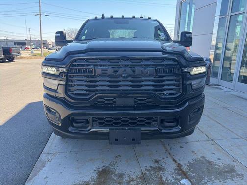 Diamond Black Crystal Pearlcoat 2026 RAM 3500 Big Horn Crew Cab 4x4 8' Box