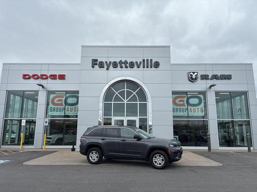 Baltic Gray Metallic Clearcoat 2023 Jeep Grand Cherokee Laredo