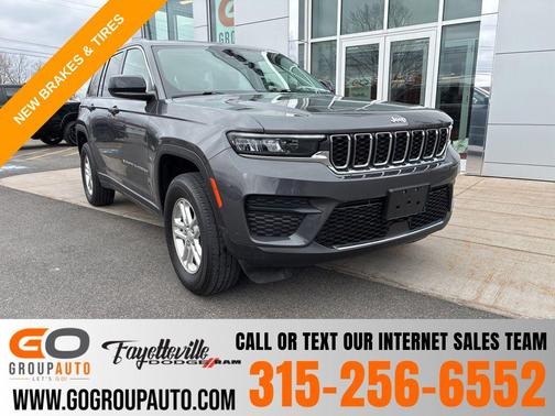 Baltic Gray Metallic Clearcoat 2023 Jeep Grand Cherokee Laredo