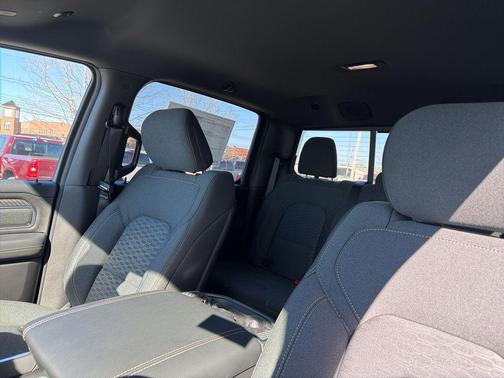 Diamond Black Crystal Pearlcoat 2026 RAM 1500 Big Horn/Lone Star