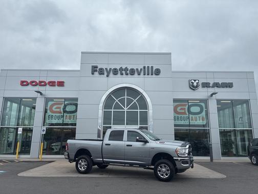2022 RAM 2500 Tradesman Crew Cab 4x4 6'4' Box