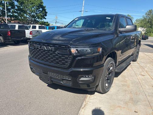 Diamond Black Crystal Pearlcoat 2026 RAM 1500 Express
