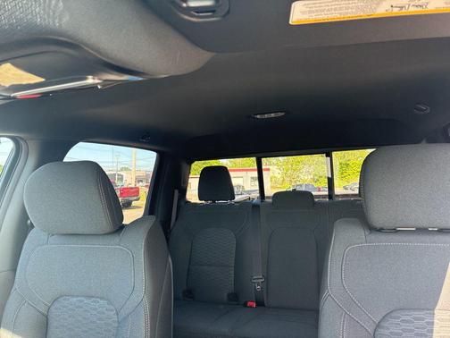 Diamond Black Crystal Pearlcoat 2026 RAM 1500 Express