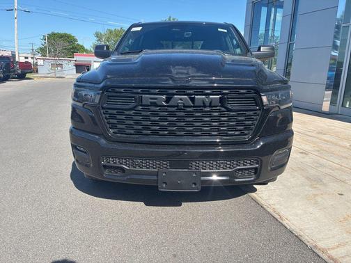 Diamond Black Crystal Pearlcoat 2026 RAM 1500 Express