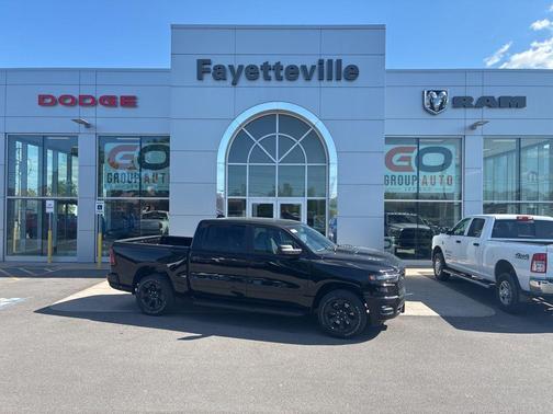 Diamond Black Crystal Pearlcoat 2026 RAM 1500 Express