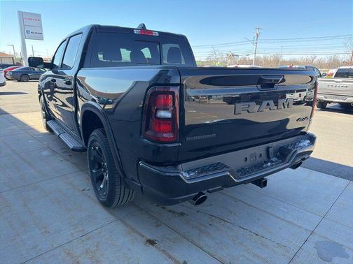 Diamond Black Crystal Pearlcoat 2026 RAM 1500 Big Horn/Lone Star