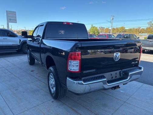2023 RAM 2500 Big Horn Crew Cab 4x4 6'4' Box