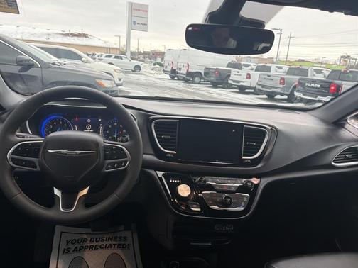 2025 Chrysler Pacifica L