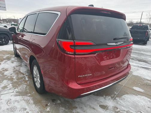 2025 Chrysler Pacifica L