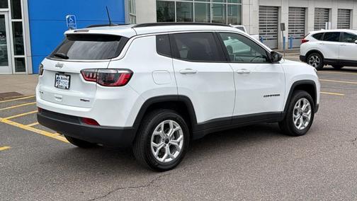 Bright White Clearcoat 2025 Jeep Compass Latitude