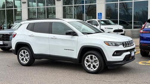 Bright White Clearcoat 2025 Jeep Compass Latitude
