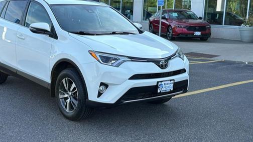 Super White 2018 Toyota RAV4 XLE