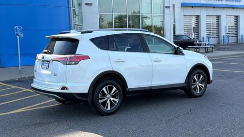Super White 2018 Toyota RAV4 XLE