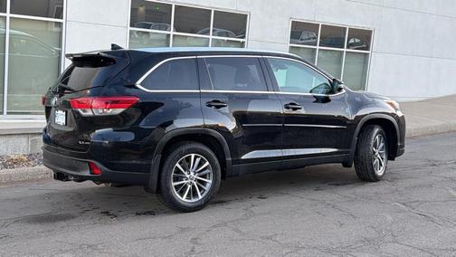 Black 2019 Toyota Highlander