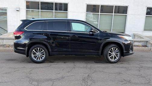 Black 2019 Toyota Highlander