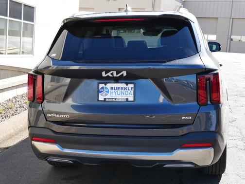 2024 Kia Sorento S