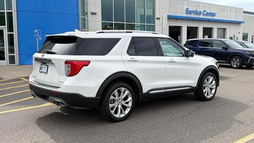 White 2023 Ford Explorer Platinum
