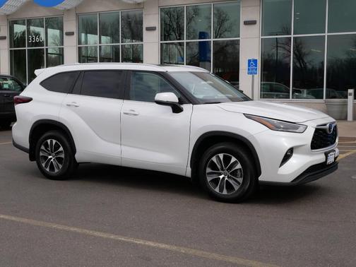 2024 Toyota Highlander XLE