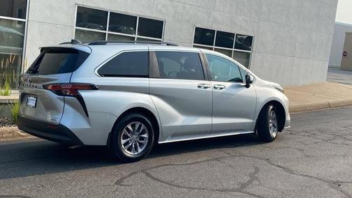 2022 Toyota Sienna XLE