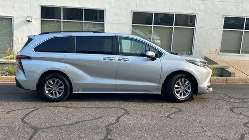 2022 Toyota Sienna XLE
