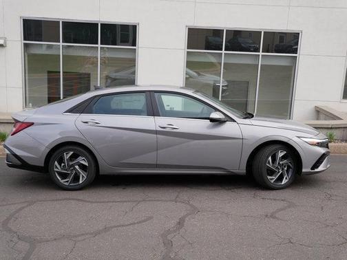 2025 Hyundai ELANTRA HEV Limited