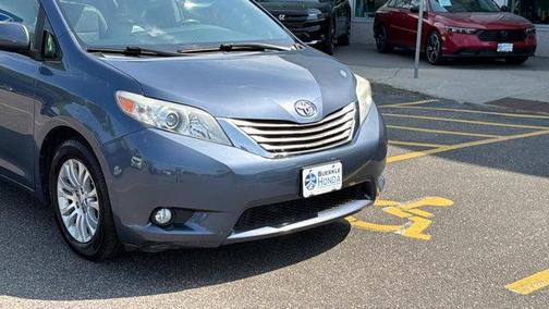 Sky Blue Pearl 2016 Toyota Sienna XLE