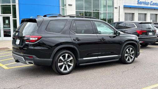 Crystal Black Pearl 2024 Honda Pilot Elite
