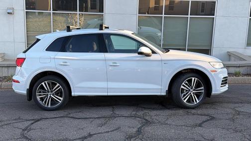 Glacier White Metallic 2020 Audi Q5 e 55 Premium