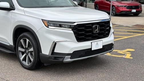 Platinum White Pearl 2025 Honda Pilot Touring