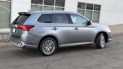 Alloy Silver Metallic 2022 Mitsubishi Outlander PHEV SEL