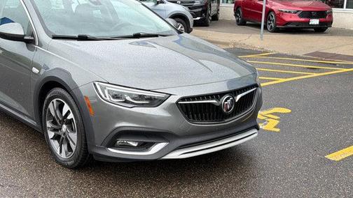 Smoked Pearl Metallic 2019 Buick Regal TourX Essence