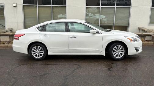 Pearl White 2013 Nissan Altima 2.5 S