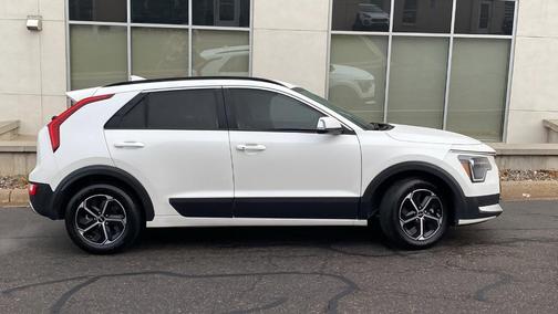 2024 Kia Niro Plug-In Hybrid EX