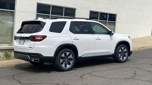 Platinum White Pearl 2026 Honda Pilot Sport