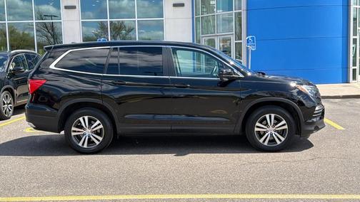 Crystal Black Pearl 2016 Honda Pilot EX