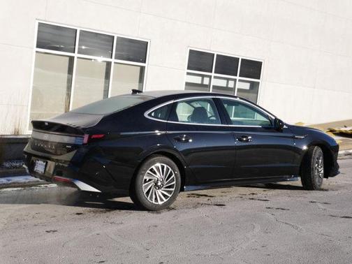 2025 Hyundai SONATA Hybrid Limited