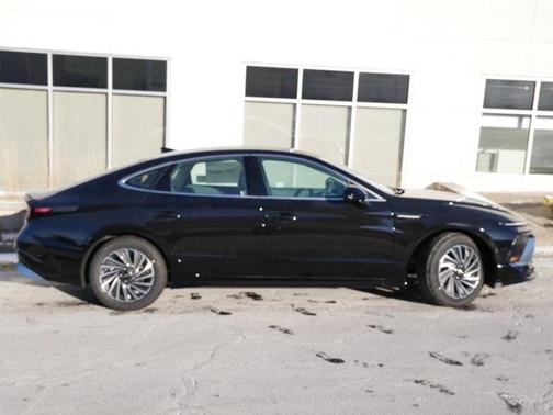 2025 Hyundai SONATA Hybrid Limited